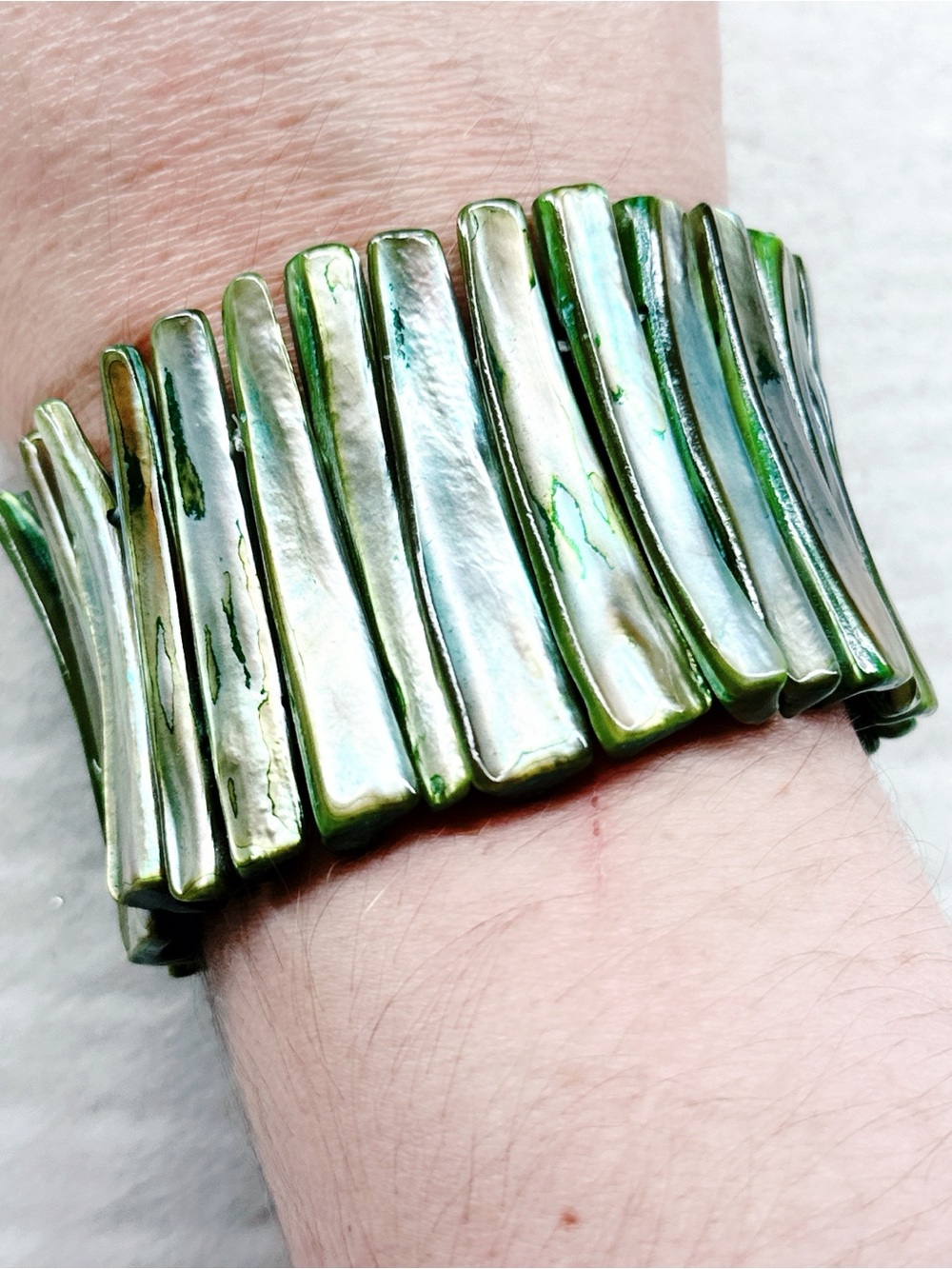 7371gc. Green Shell Bracelet Stretch